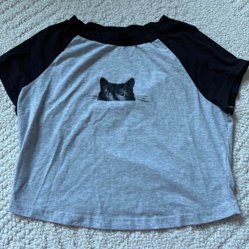 SHEIN Black & Gray Raglan Cat Peek Graphic Tee